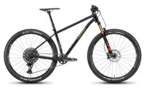 Need room to roam? We got it. The SIR 9 has clearance to run your choice of 29er or 27.5+ wheels and tires.